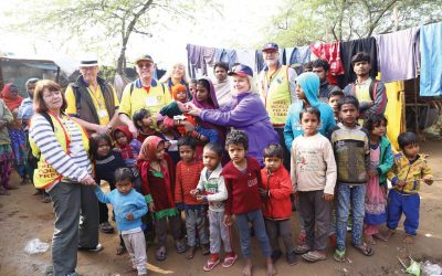 Rotary volunteers vaccinate children against polio in India